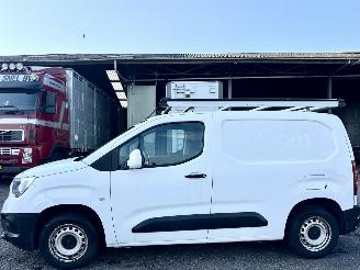 krockskadad bil bedrijf Opel Combo 1.5D 76pk euro.6 L1/H1 Edition - nap - airco - cruise - imperiaal - schuifdeur - klapdeuren - elektr pakket 2019/10