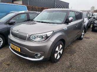 Schadeauto Kia E-Soul electrische kia soul , geen schade ,, zwak accupakket 100% laden is 50 km 2014/12