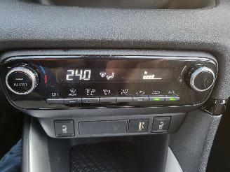 Mazda 2 Mazda 2 Hybrid autom 1.5 Agile ( Toyota Yaris) 48000km nwpr € 25000 picture 19