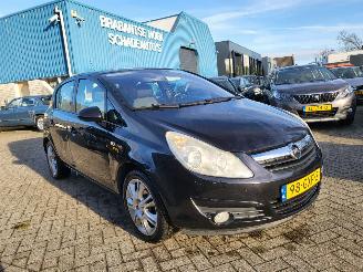 Avarii autoturisme Opel Corsa AUTOMAAT Corsa 1.4-16V Cosmo VELE EXTRAS rijdbaar 2008/9