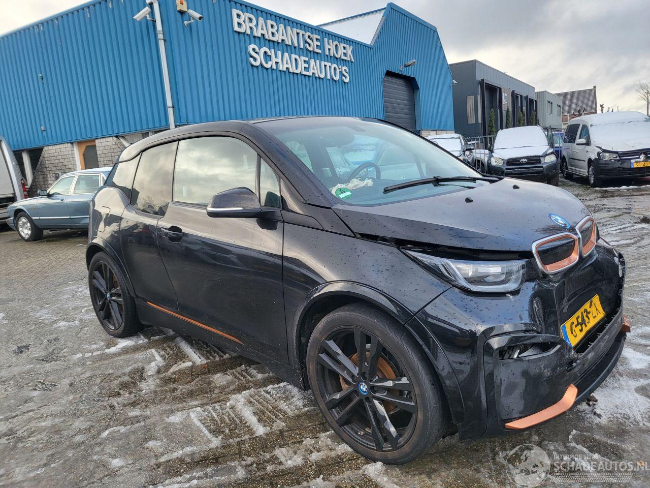 BMW i3 i3 S 120Ah 42 kWh RoadStyle Edition 1 van 1000 nwprijs € 50000.-
