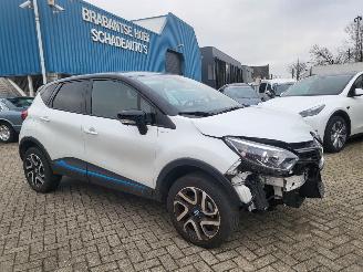 krockskadad bil auto Renault Captur AUTOMAAT 24000 KM UNIEK Captur 1.2 TCe Wave 2017/5