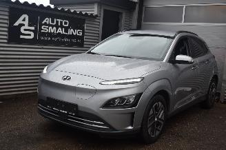 Vaurioauto  passenger cars Hyundai Kona 39Kwh Comfort 136Pk 3Fase *Navi/Clima/Camera/Stoelverwarming 2023/8