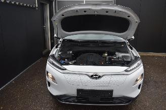 Hyundai Kona 39Kwh Comfort 136Pk SOH 100% *Navi/Clima/Camera/stoelverwarming picture 16