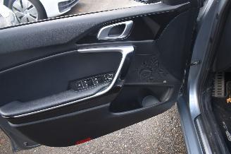 Kia Ceed Sportwagen 1.6 Crdi GT-Line 136Pk *Navi/Clima/Camera/Panorama/Stoelverwarming picture 16