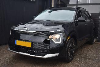 Vaurioauto  passenger cars Kia Niro 64.8 Kwh Dynamicline 204Pk SOH 100% 3FASE *Navi/Cloima/Camera/Stoelverwarming 2023/11