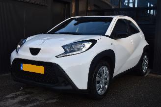 Schadeauto Toyota Aygo X 1.0 VVT-i S-CVT Play 72Pk *Airco/Camera 2025/9