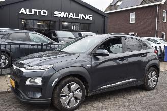 Vaurioauto  passenger cars Hyundai Kona 64Kwh Premium 204Pk 3Fase 100% SOH *Navi/Clima/Leder/Camera/Stoelverwarming 2020/12