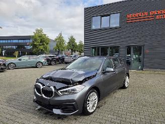 damaged passenger cars BMW 1-serie 118i 103KW AUTOMAAT  / NAVI / CAMERA 2020/8