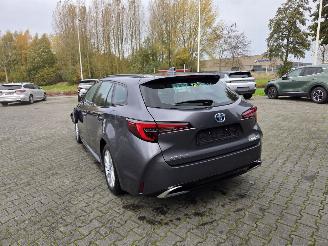 Toyota Corolla 1.8 HYBR picture 4