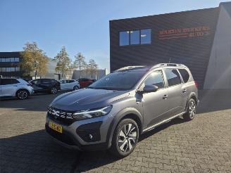 krockskadad bil auto Dacia Jogger 74 KW Benzine / Lpg / 15DKM 2025/10