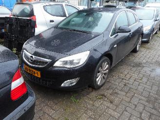krockskadad bil auto Opel Astra 1.4 turbo benzine 2011/8
