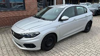 krockskadad bil auto Fiat Tipo  2017/3