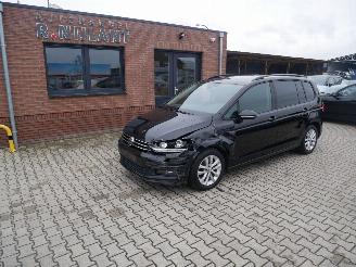 krockskadad bil auto Volkswagen Touran 2.0 TDI 7 PERSOONS ALCANTARA 2019/2