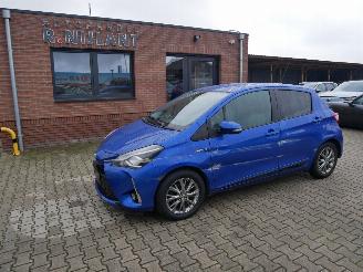 uszkodzony samochody osobowe Toyota Yaris HYBRID 2017/7