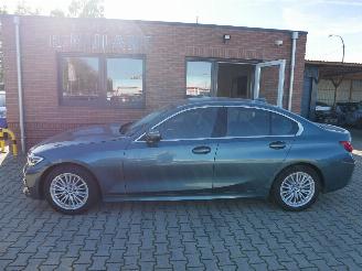 Auto incidentate BMW 3-serie 320 D LUXURY LINE LEDER LED HUD 2020/6