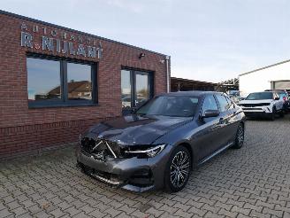Unfallwagen BMW 3-serie 320 i M-SPORT HEAD UP ALCANTARA LED 2019/11