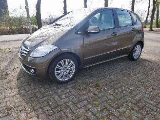 uszkodzony samochody osobowe Mercedes A-klasse A 180 ELEGANCE BI-XENON SCHUIFDAK AUTOMAAT 2010/8