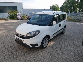 Vaurioauto  passenger cars Fiat Doblo 5 PERSOONS MOTORSCHADE 2018/10