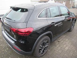 Schadeauto Mercedes GLA GLA 180 Aut.MildHybrid HalfLeer Navi Camera StoelVerwarming Led....... 2025/6