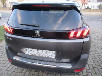 Schadeauto Peugeot 5008 Puretech 130 Allure 7-Zits Climatronic HalfLeer Navi Camera ..... 2023/4