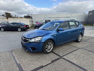 Damaged car Kia Cee d 1.6 CVVT X-tra Sporty Wagon 2010/1