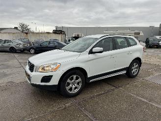 Coche accidentado Volvo Xc-60 2.0 T Kinetic 2011/4