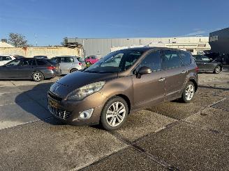 Damaged car Renault Grand-scenic 2.0 Aut. Privilege 2009/7