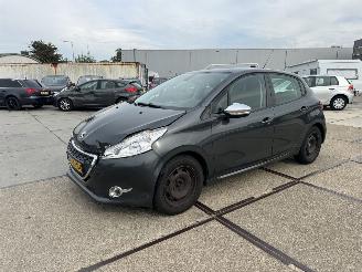 Unfallwagen Peugeot 208 1.2 VTI Envy 5drs 2013/9