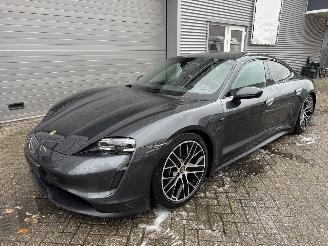 Auto incidentate Porsche Taycan 4S Performance voll auto start en rijd 2020/11