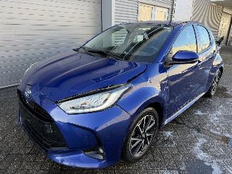 Unfallwagen Toyota  Yaris 1.5-l-VVT-i Hybrid CVT Luxury fahrbereit 2021/8