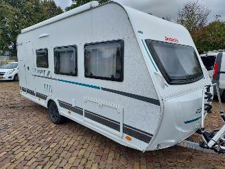 skadebil caravan Dethleffs  480 QLK Stapelbed + Omnistor 2020/5