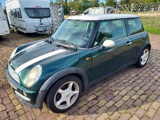 Vaurioauto  passenger cars Mini Cooper Pepper 1.6 2001/10