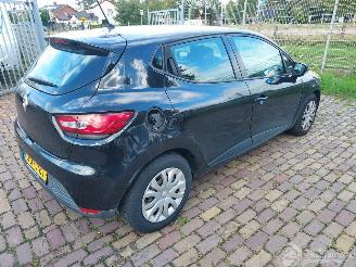 Voiture accidenté Renault Clio 1.5 DCI Eco Night and Day Nieuwe apk 2014/8