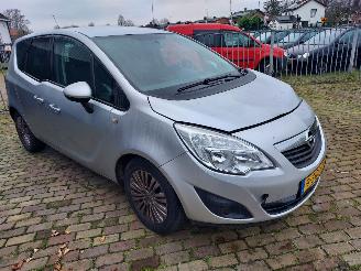 Schadeauto Opel Meriva 1.4 Turbo Cosmo weinig km 2013/9