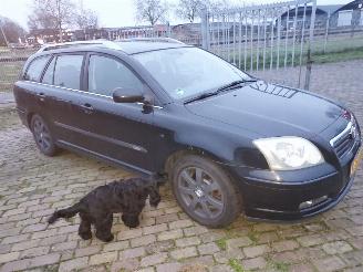 uszkodzony samochody osobowe Toyota Avensis 2.0 benzine + Apk 2005/3