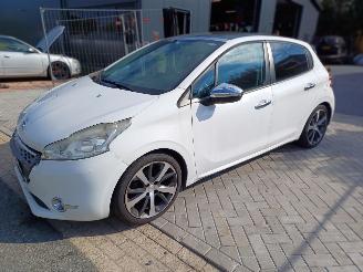 Schadeauto Peugeot 208 1.4 HDI 2013/6