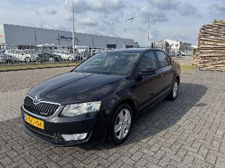 Damaged car Skoda Octavia 1.6 TDI  81kw  Clima 2014/10