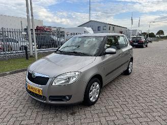 krockskadad bil auto Skoda Fabia 1.4 16V Ambiente AIRCO 2009/3