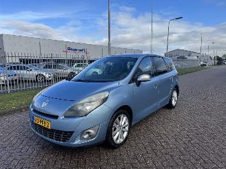 Vaurioauto  passenger cars Renault Grand-scenic 1.4 96kw 7 persoons Navi - Clima 2011/6