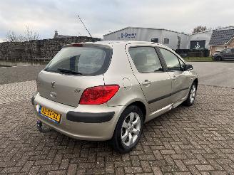 Peugeot 307 2.0 16V AUTOMAAT picture 6