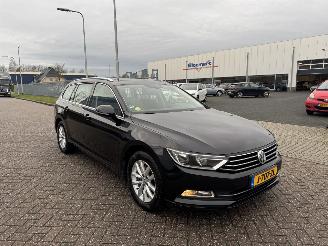 skadebil auto Volkswagen Passat 1.6 TDI Clima - Navi 2015/11