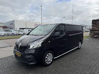 krockskadad bil bedrijf Renault Trafic 1.6 DCI  70KW AIRCO NAVI Euro6 2018/9