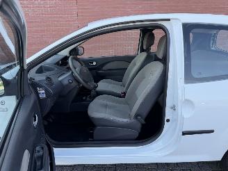 Renault Twingo 1.2 43kw Acces picture 11