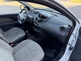 Renault Twingo 1.2 43kw Acces picture 16