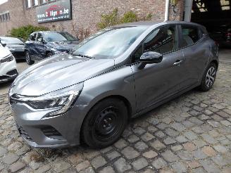 skadebil auto Renault Clio Equilibre 2023/8