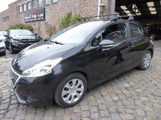 Coche accidentado Peugeot 208  2015/3