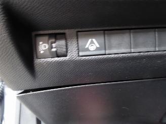 Peugeot 2008 e- Allure picture 17