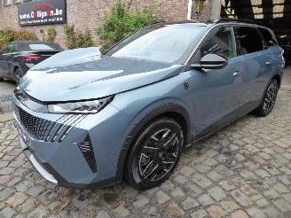 damaged passenger cars Peugeot 5008 Hybrid 136 GT 2025/2
