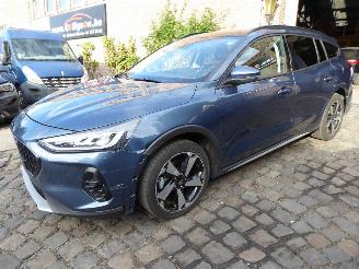 krockskadad bil auto Ford Focus Turnier Active X 2023/5